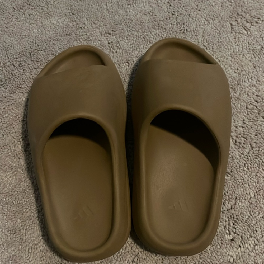 adias yezzy slides Orchre.